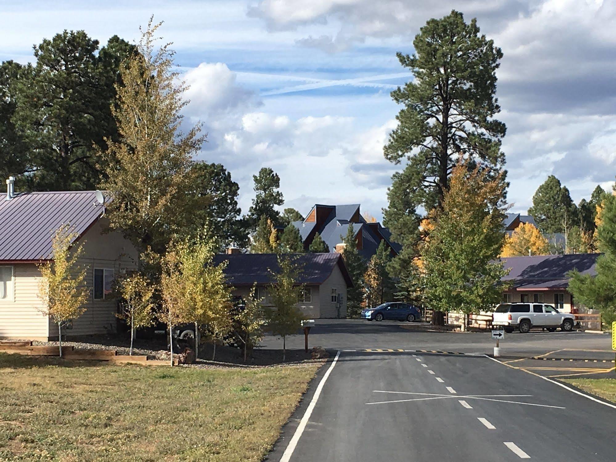 Mountain Landing Suites & Rv Park パゴサ・スプリングス エクステリア 写真